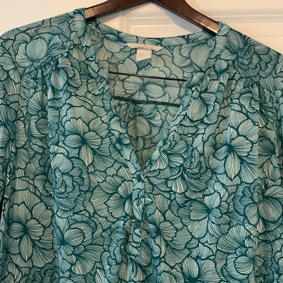 *3 for $15* H&M Top - Picture 3 of 4